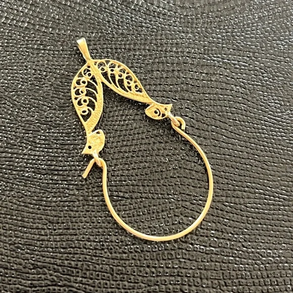 RESERVED- 1.33 Grams 14k Filigree Pendant Charm Holder - Picture 9 of 10